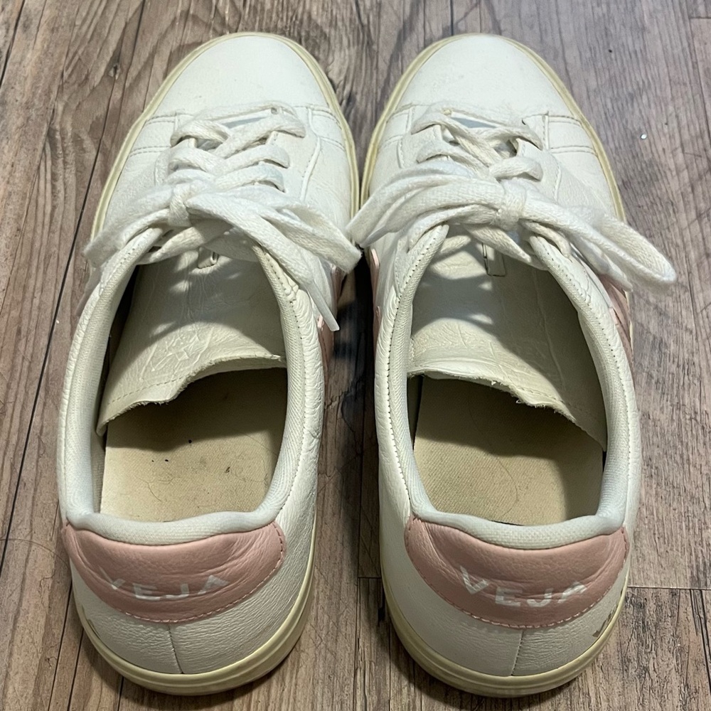 Veja Women’s light pink leather sneaker. Used, good condition.